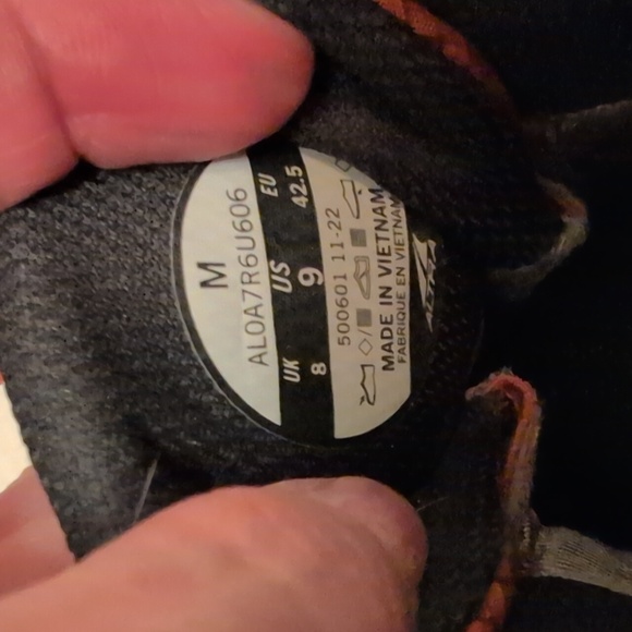 Altra Lone Peak ALL WTHR 2,  Size 9 (42.5) - Picture 4 of 8